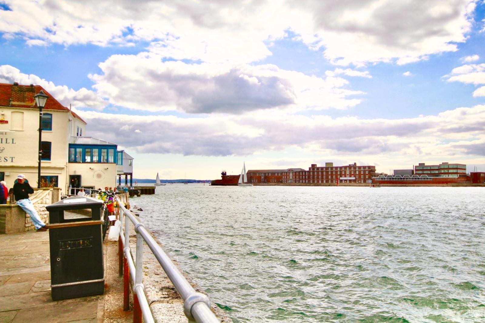 Clarence Quarters Self-Catering Guest House Portsmouth Exteriér fotografie