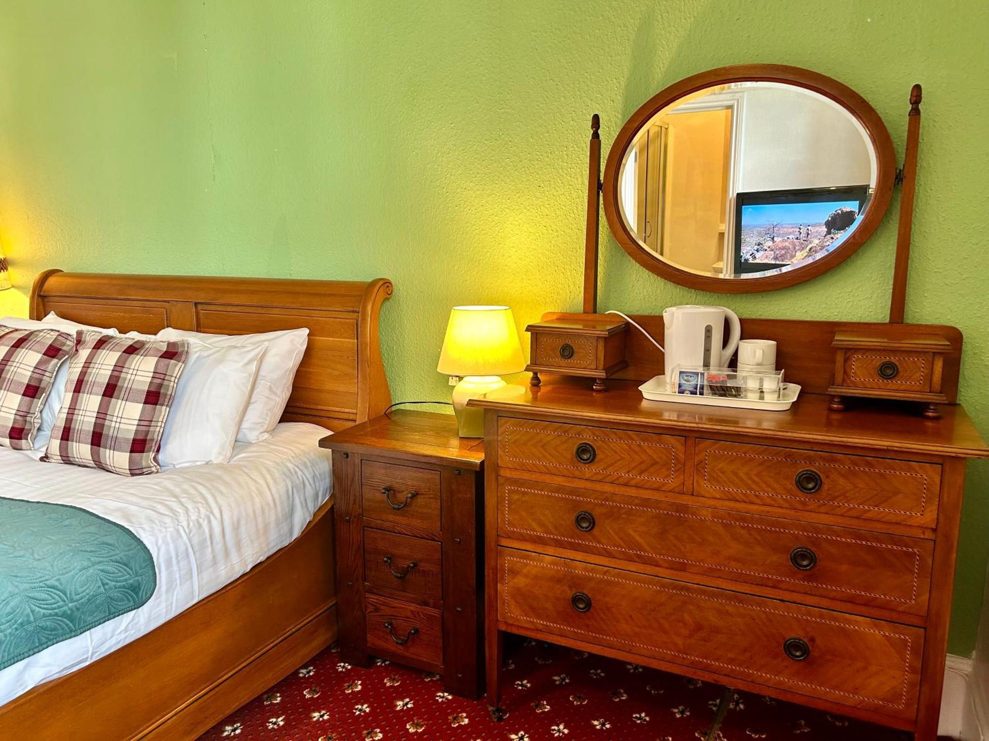 Clarence Quarters Self-Catering Guest House Portsmouth Exteriér fotografie