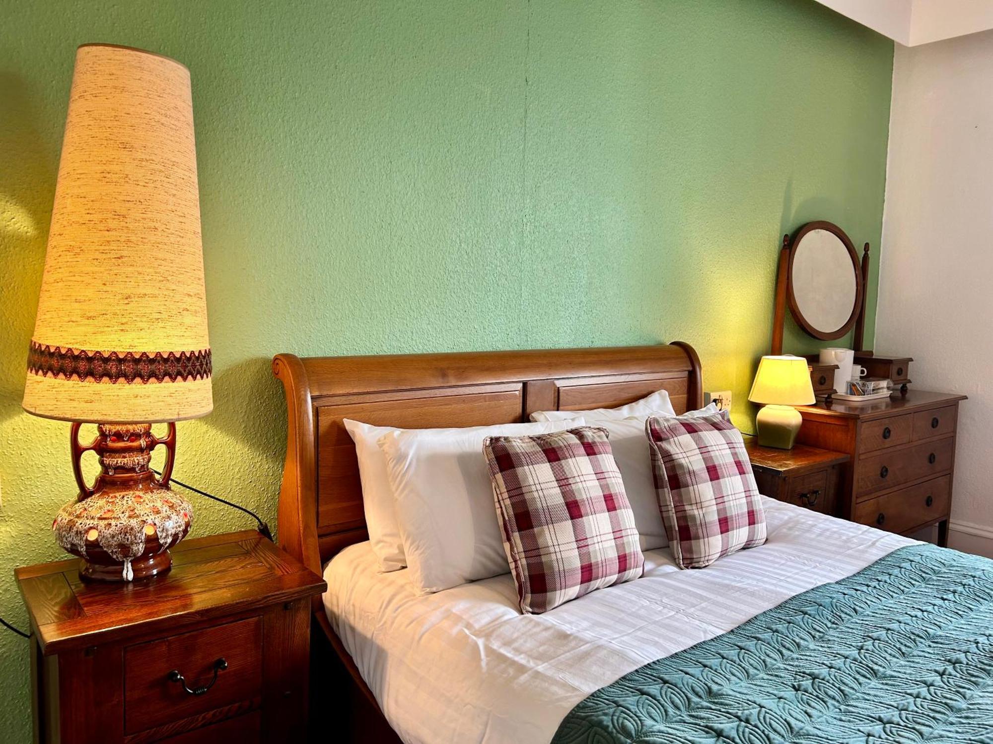 Clarence Quarters Self-Catering Guest House Portsmouth Exteriér fotografie