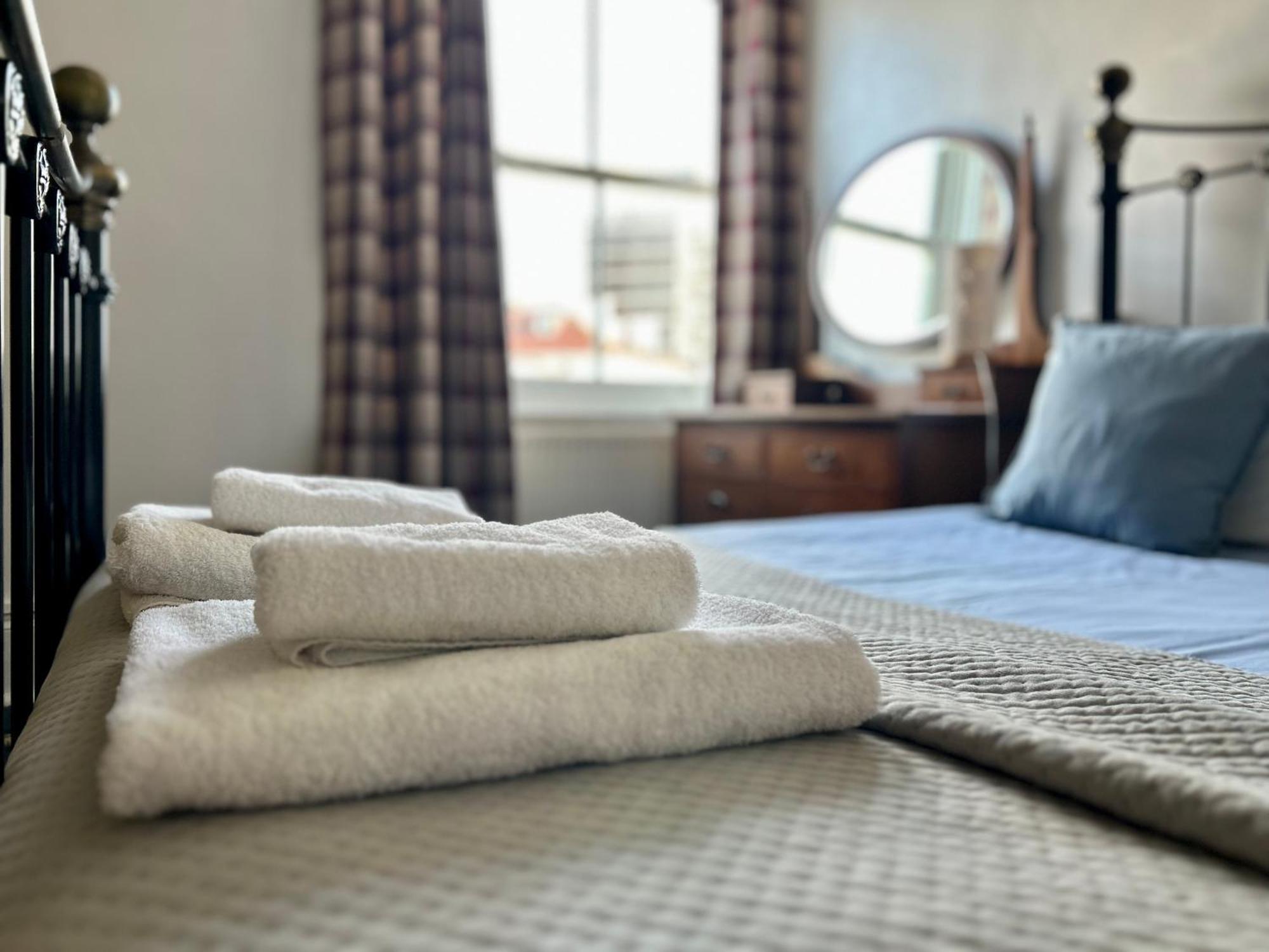 Clarence Quarters Self-Catering Guest House Portsmouth Exteriér fotografie