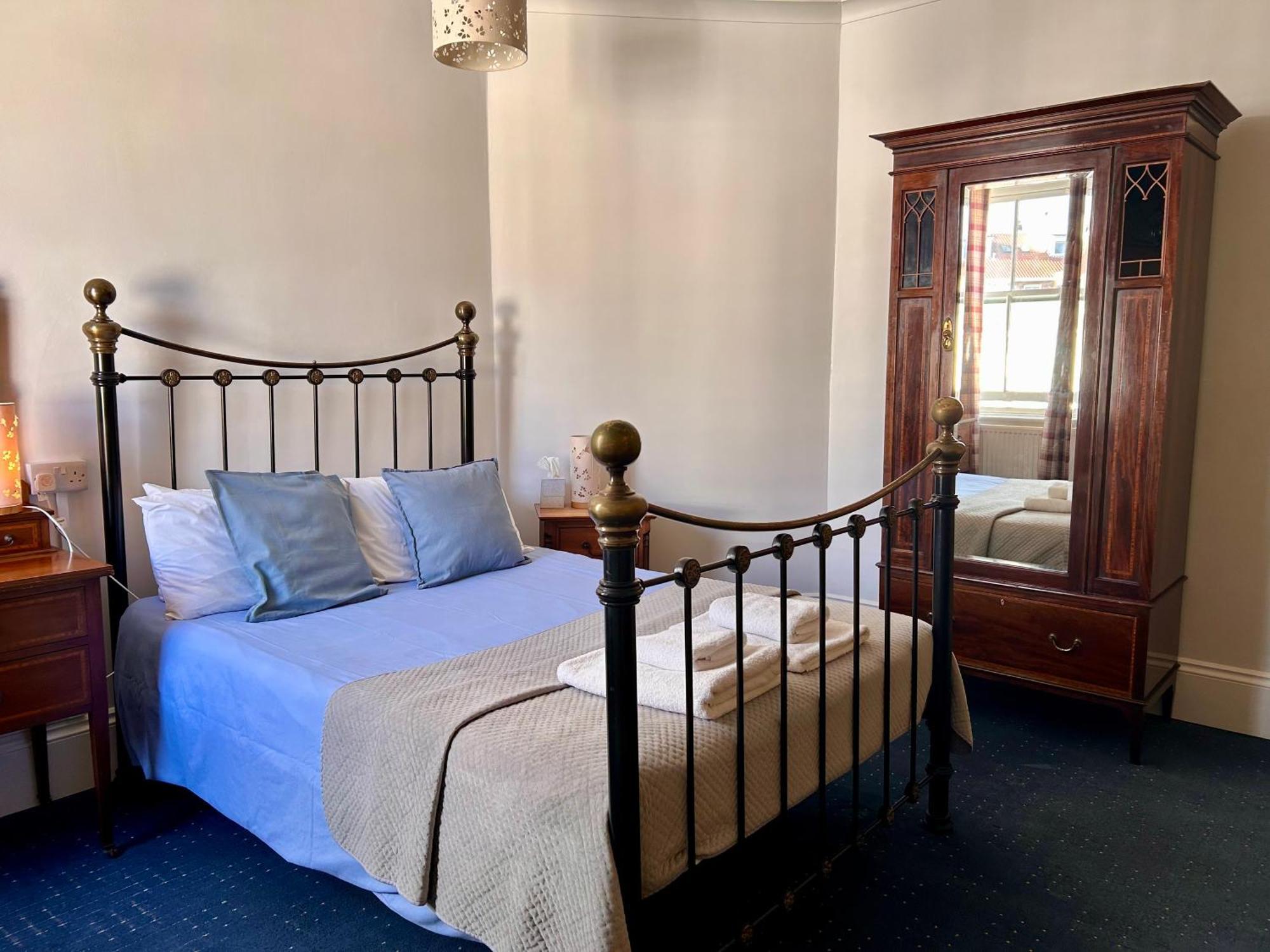 Clarence Quarters Self-Catering Guest House Portsmouth Exteriér fotografie