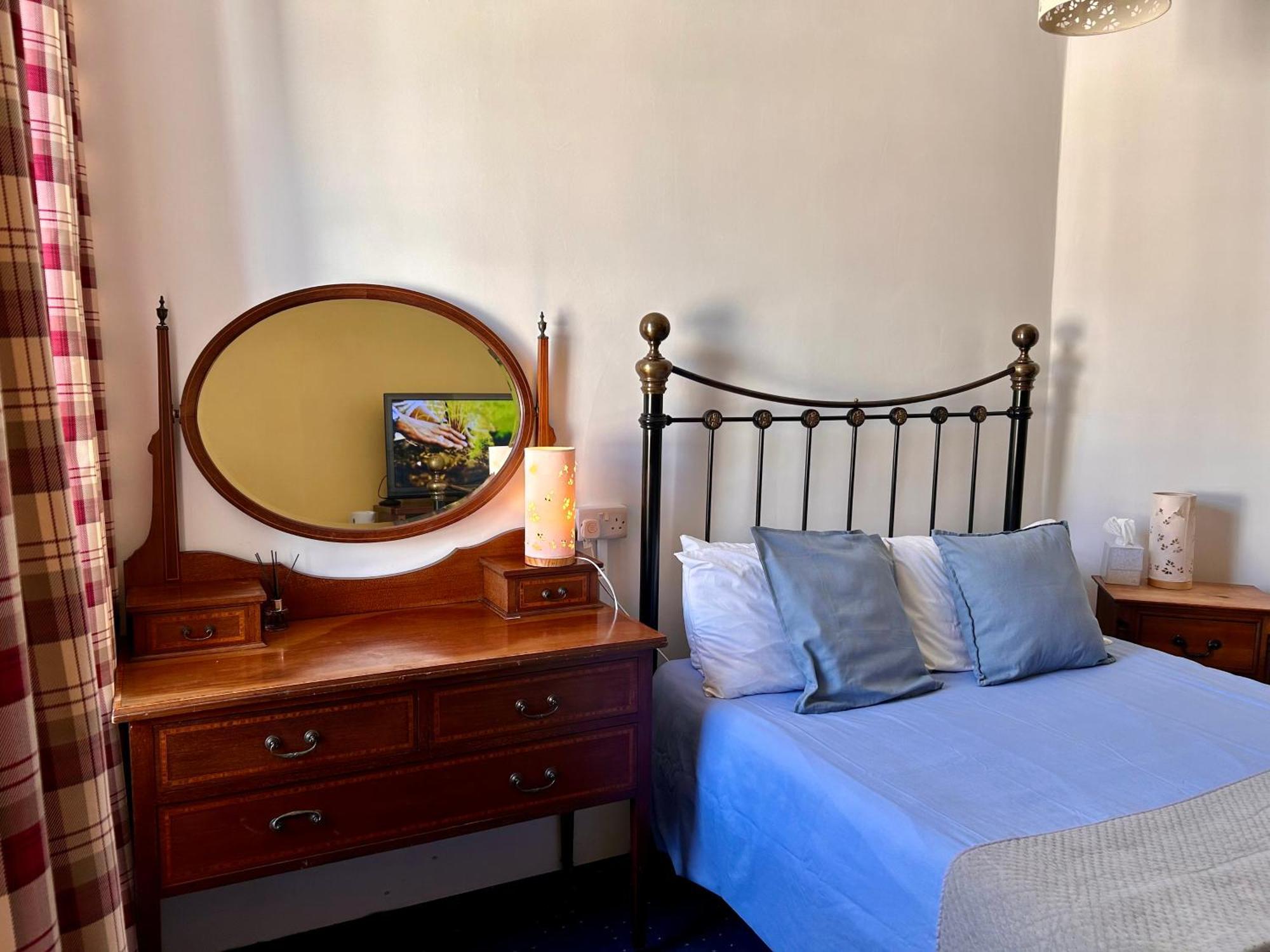 Clarence Quarters Self-Catering Guest House Portsmouth Exteriér fotografie